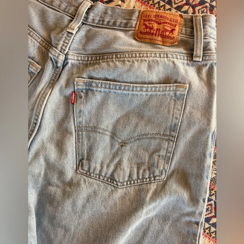 Levi’s ‘94 Baggy Light Blue Denim Distressed Ripped Straight Leg Jeans 31
